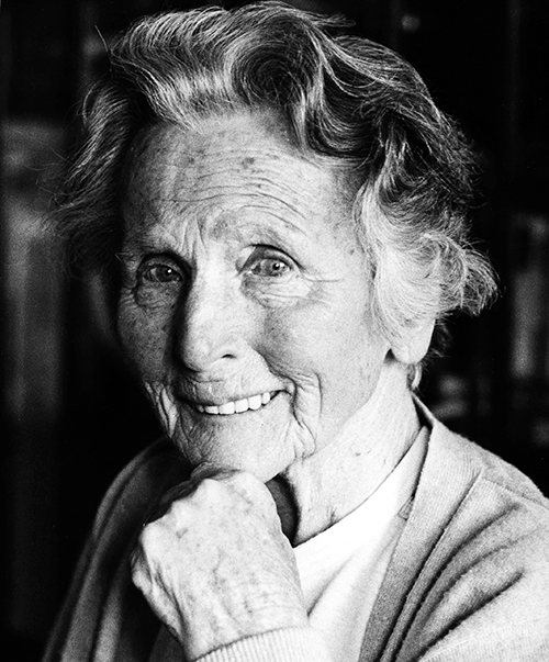 Zum Dossier (Foto: Portrait Anna Haag. Foto: Anna Haag Mehrgenerationenhaus)