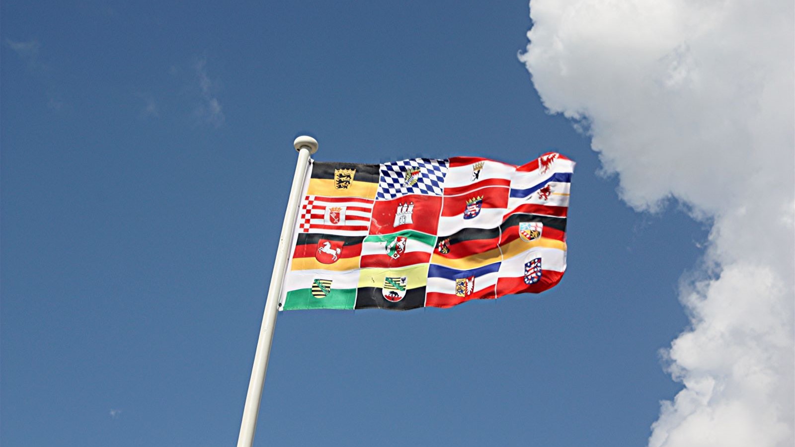 Flagge Bundesländer. / Quelle: Foto: Adobe Stock | Hero (26072765) Flagge Bundesländer.